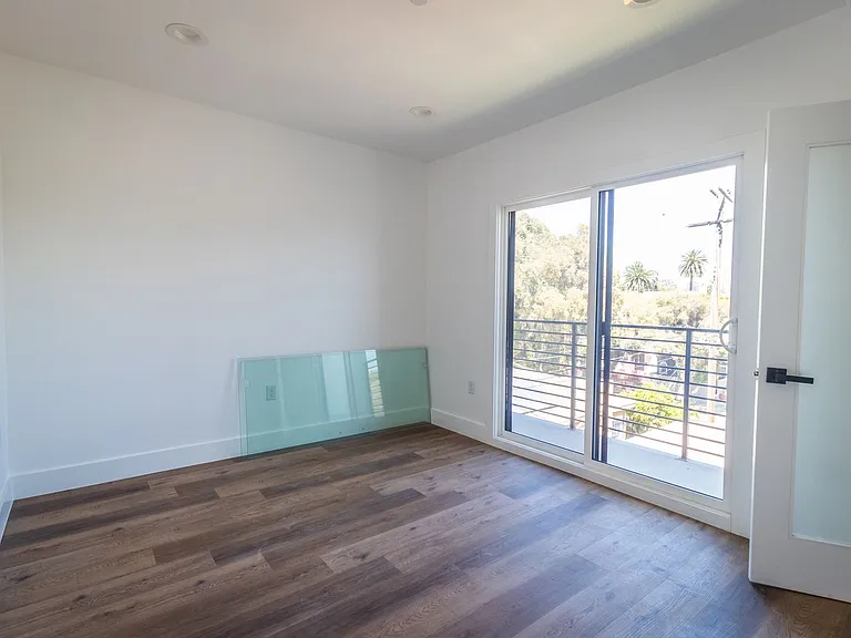 4507 W 18th St — Photo 16