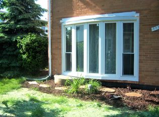 8829 Robin Dr APT A, Des Plaines, IL