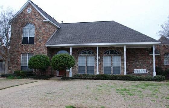 1st image of 615 Yorkshire Dr
