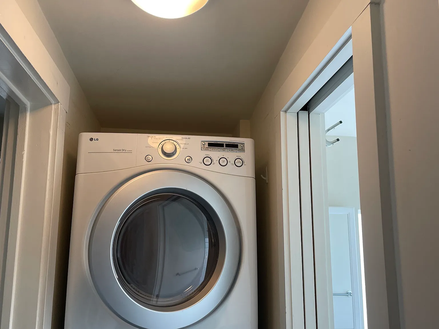 2 bed, 1.5 bath, 900 sqft, $5,595 — Photo 4