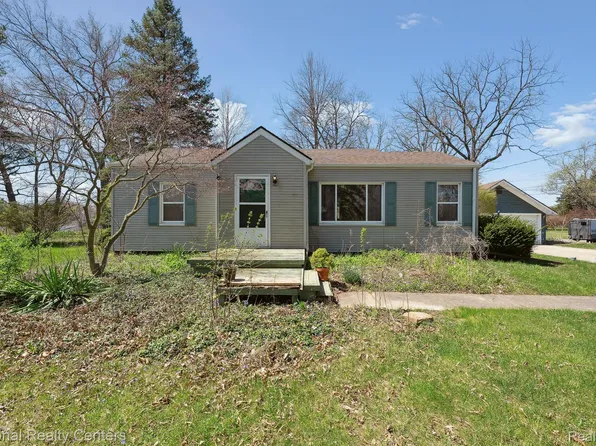 25051 Martindale Rd, South Lyon, MI 48178