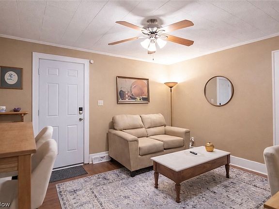 4th image of 296 Cole Ave
