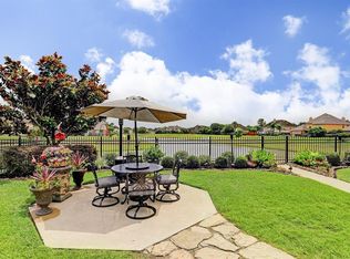 717 Falcon Lake Dr, Friendswood, TX 77546