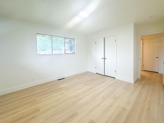 5th image of 925 5th St