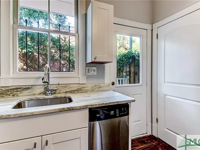 525 E Gaston St — Photo 11