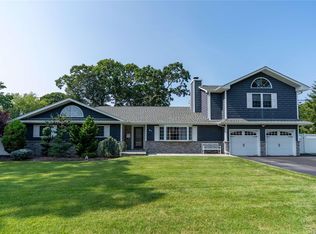 61 Shinnecock Ln, East Islip, NY 11730
