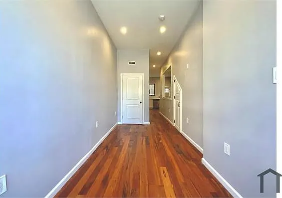 1224 Wallace St — Photo 4