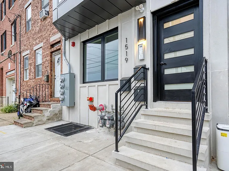 1519 Carpenter St #2 — Photo 1
