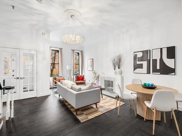 105 Manhattan Avenue image 1 of 20