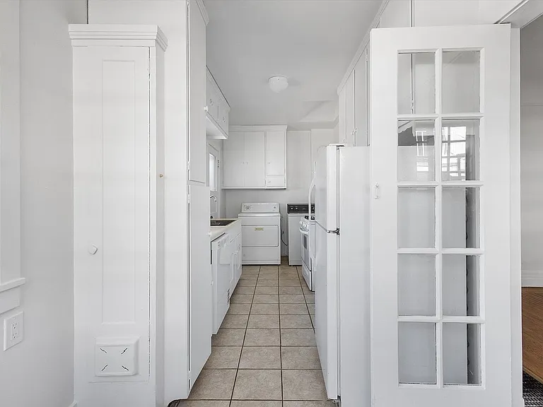 2138 Clinton Ave #A - 1 bedroom | 1 bath — Photo 9