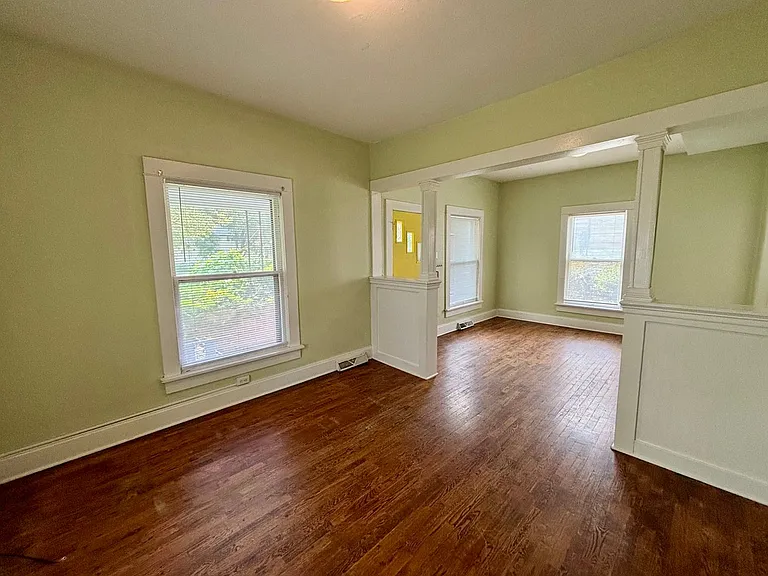 216 S Manhattan Ave — Photo 3