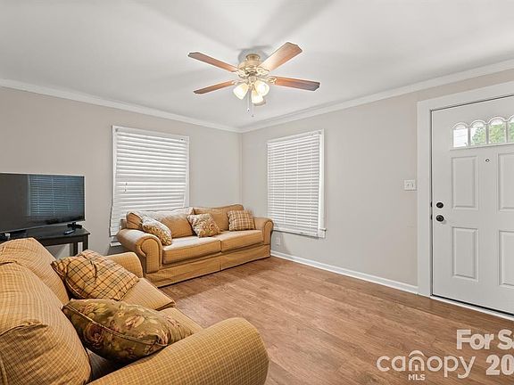 5th image of 215 Keels Ave