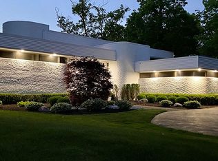 1984 Sherwood Gln, Bloomfield Hills, MI 48302
