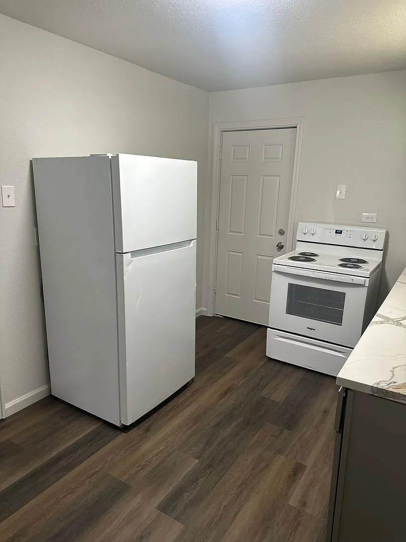 Updated 2 Bed 1 Bath — Photo 2
