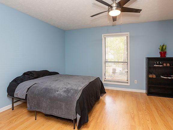 3rd image of 212 Summit North Dr NE