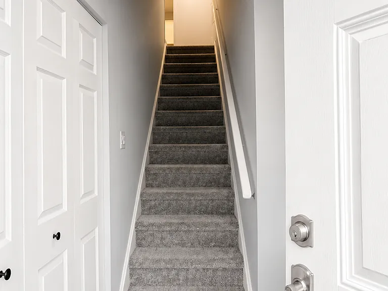 440 Atlanta Ct — Photo 2