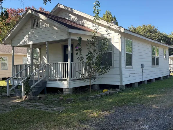 1718 Jones Rd, Highlands, TX 77562