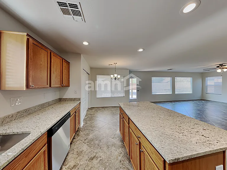 3910 E Hematite Ln — Photo 4