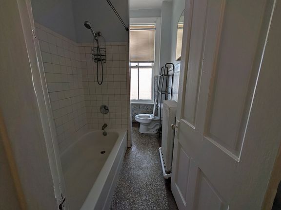 5th image of 2227 Kemper Ln APT 3