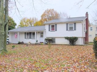 5 Cedarhurst Dr, West Henrietta, NY 14586