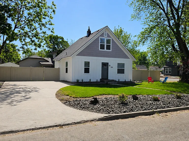 1530 S Vermont Ave — Photo 1