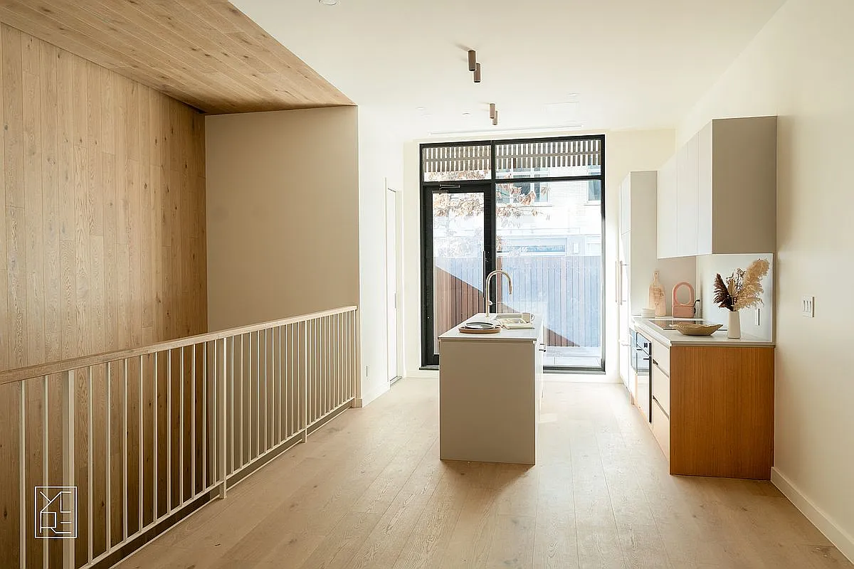 155 Hope St #Townhouse A photo 1