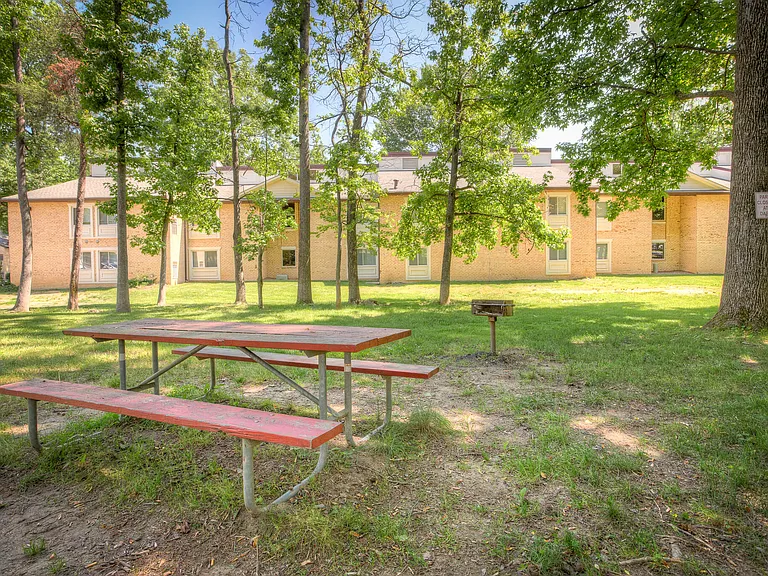 Potomac Ridge Apartments — Photo 11