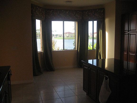 Breakfast Area Overlooking Lake