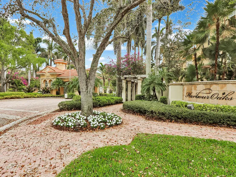 11860 Valencia Gardens Ave — Photo 31