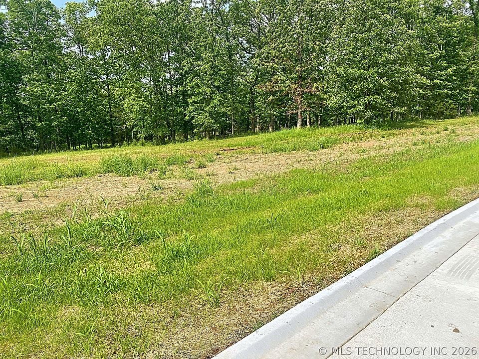 1st image of 811 Winsor Pl