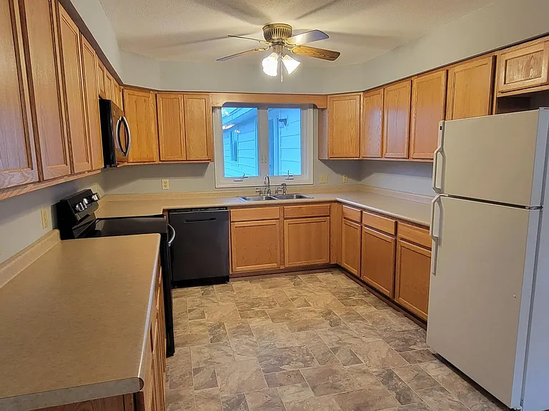 920 West St — Photo 2