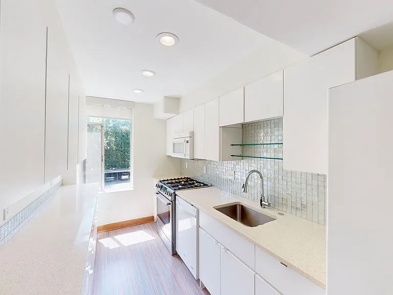 1300 Queens Rd #309 — Photo 9