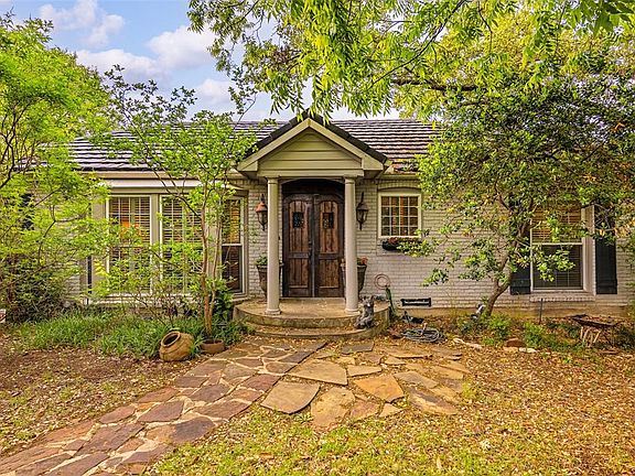 2nd image of 3636 Royal Ln