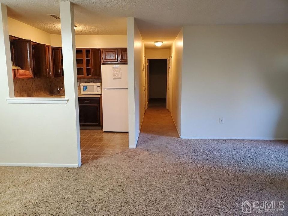 2nd image of 211 Aspen Dr #211