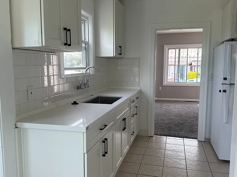 320 Vallejo Ave — Photo 2