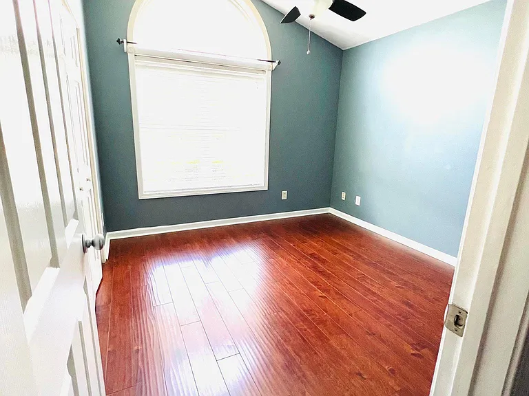469 W Perry Rd — Photo 17
