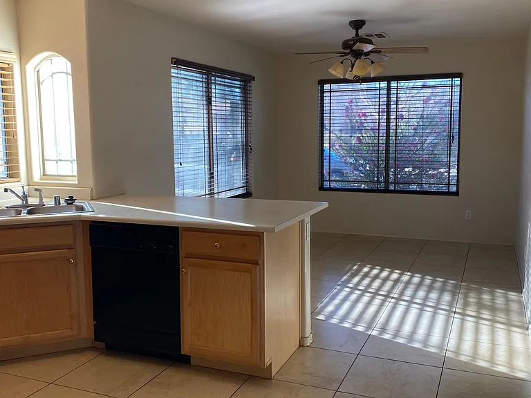 13382 W Watson Ln — Photo 5