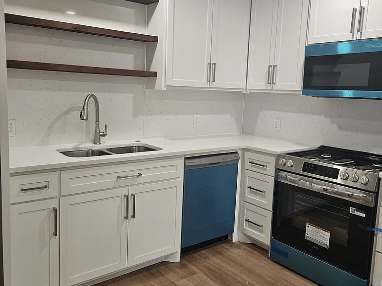 208 S Grand Ave — Photo 4