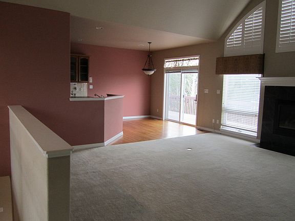 Living room & breakfast nook