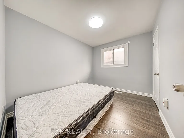 588 Warden Ave — Photo 12