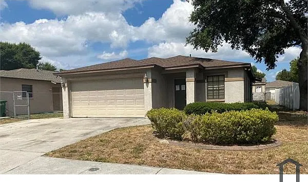 3 bed, 1353 sqft, $2,100 — Photo 1