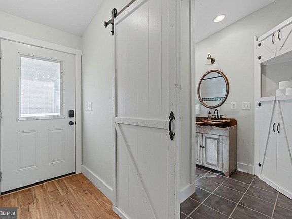 4th image of 3805 Prospect Rd