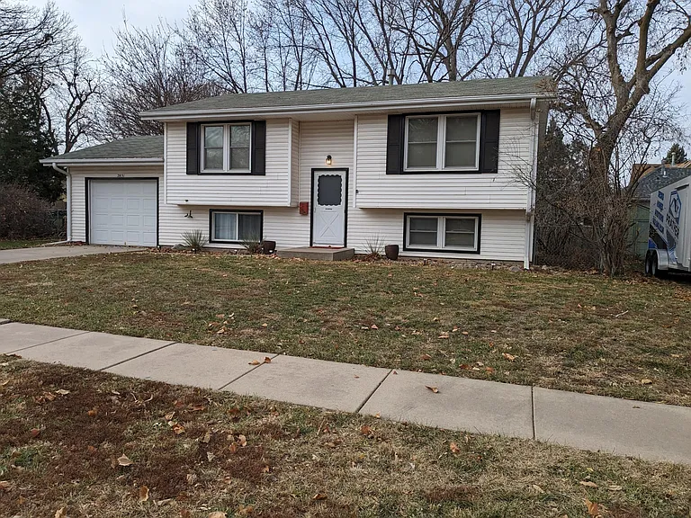 Front of home with large front yard