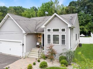 1147 Ridgewood Rd, Middletown, CT 06457