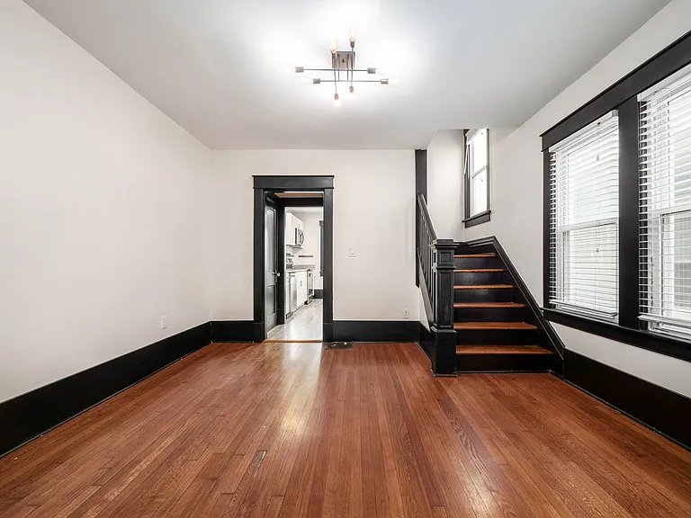 662 E Whittier St #662 — Photo 4