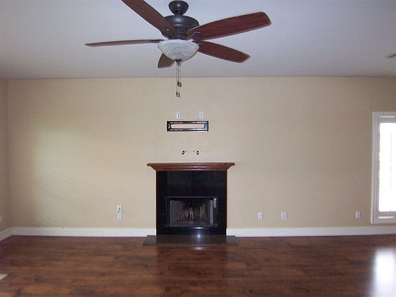 3rd image of 325 Inglewood Way