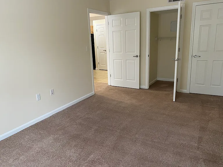 Redstone Apartments — Photo 28