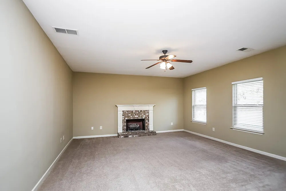 4 bed, 2.5 bath, 2052 sqft, $2,950 — Photo 4