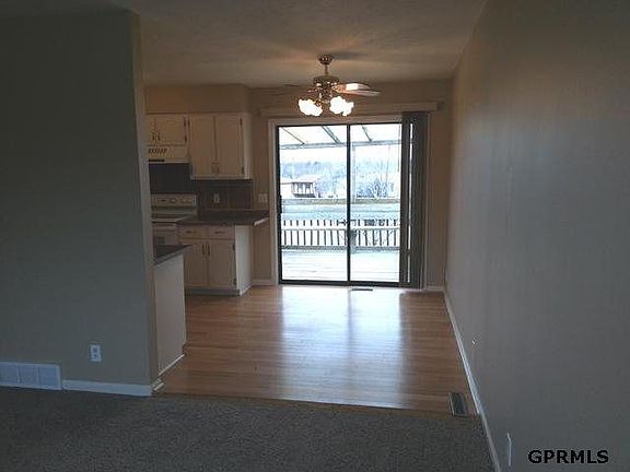 5th image of 6122 S 142nd St