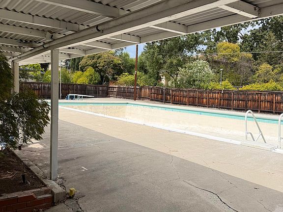 5th image of 2515 San Miguel Dr
